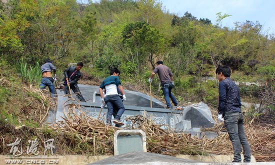 白化专项整治行动,对辖区内联友村一带新建,翻新的坟墓进行了强制拆除