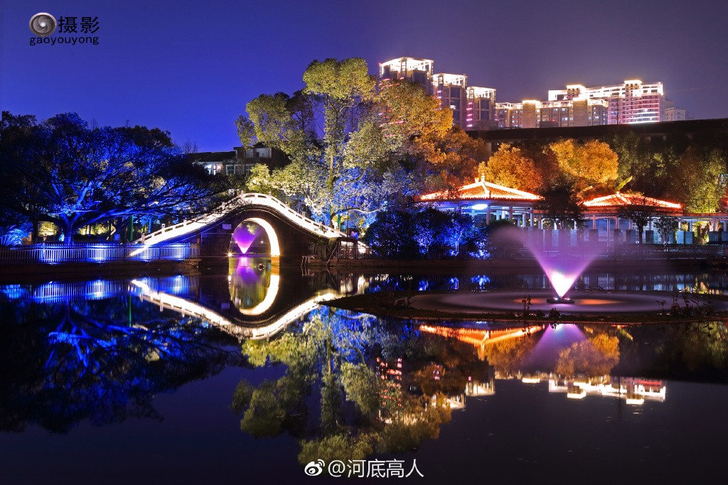 龙港公园夜景 来源：新浪微博河底高人