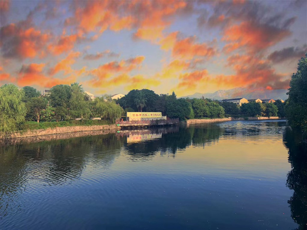 金乡卫城环城绿道真美  来源：龙港大叔新闻