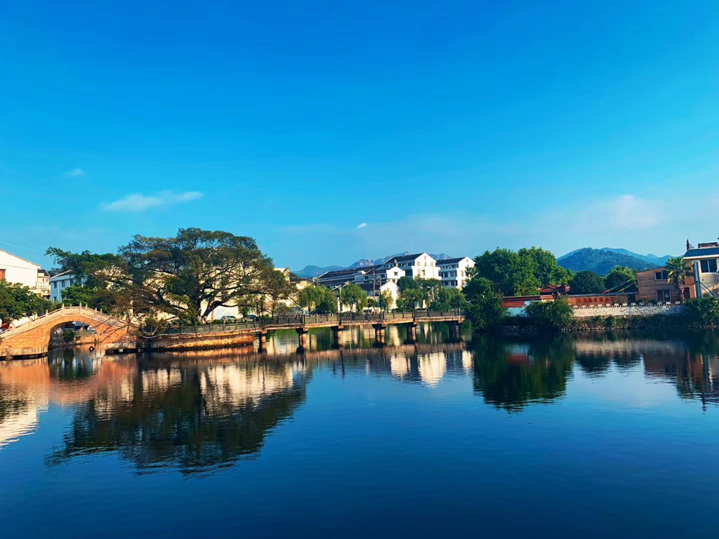 金乡卫城环城绿道真美  来源：龙港大叔新闻