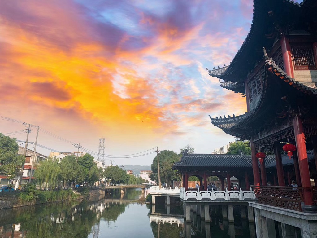 金乡卫城环城绿道真美  来源：龙港大叔新闻