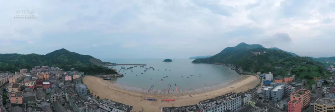 苍南炎亭沙滩 还有从小就好奇的对面小岛 这次看清楚了！ 摄影：池长峰