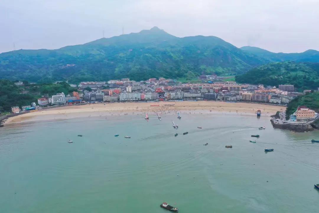 苍南炎亭沙滩 还有从小就好奇的对面小岛 这次看清楚了！ 摄影：池长峰