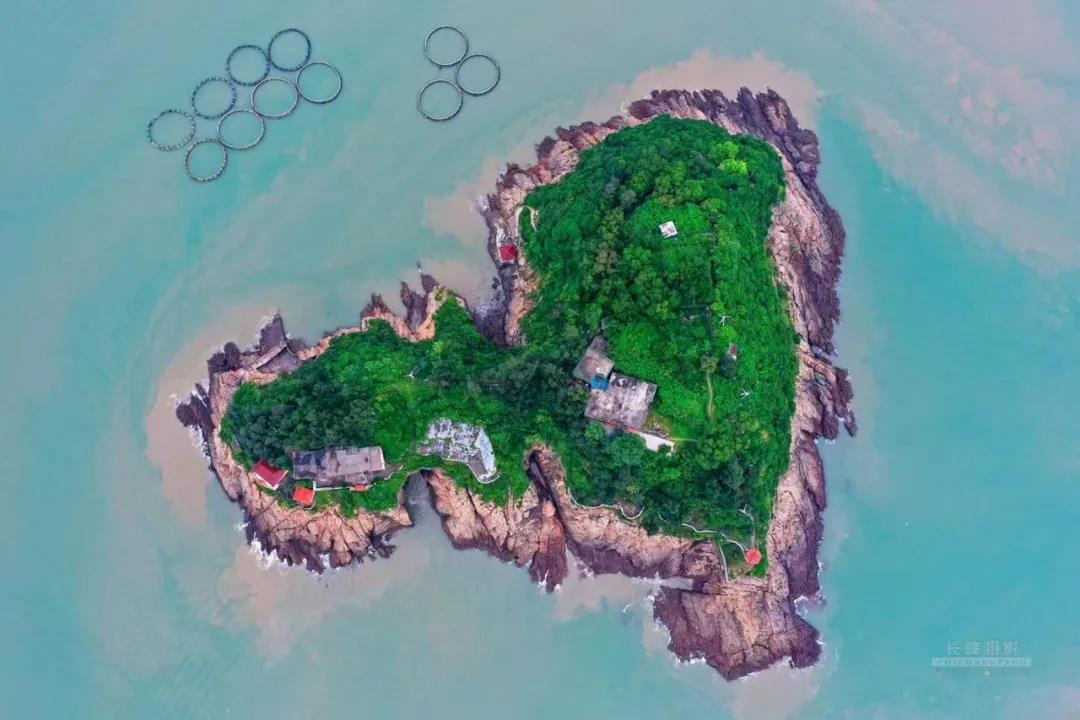 苍南炎亭沙滩 还有从小就好奇的对面小岛 这次看清楚了！ 摄影：池长峰