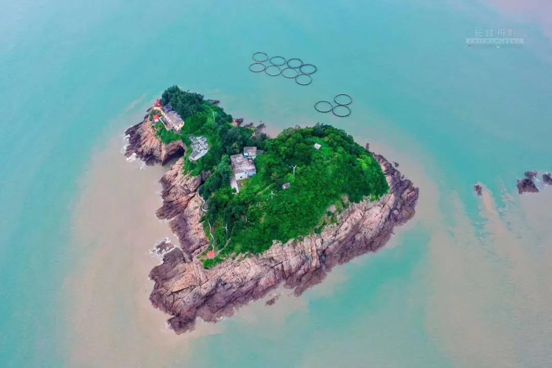 苍南炎亭沙滩 还有从小就好奇的对面小岛 这次看清楚了！ 摄影：池长峰