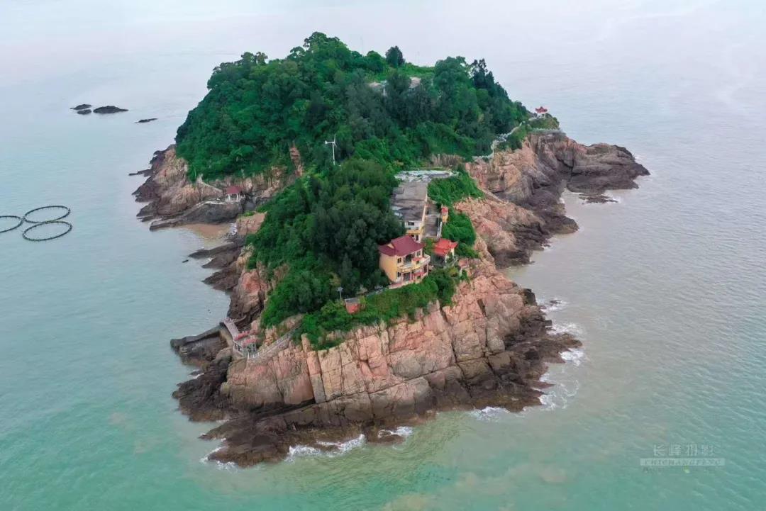 苍南炎亭沙滩 还有从小就好奇的对面小岛 这次看清楚了！ 摄影：池长峰